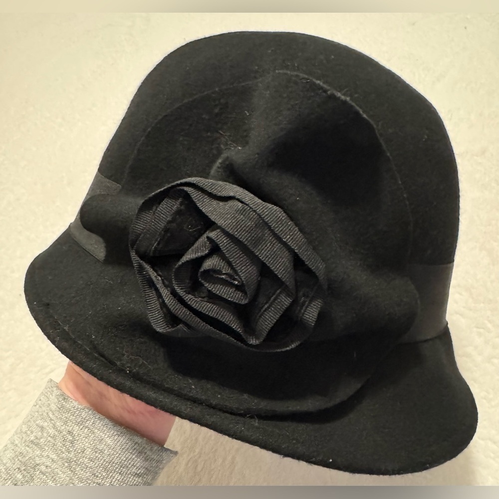 Vintage Women’s 100% Wool Black Floral Accent Hat Early 1900’s OS Adjustable